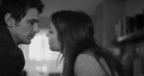 gif kiss|Kiss Gifs